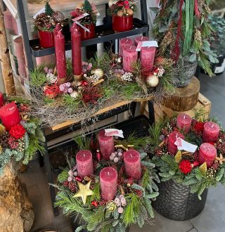 ✨První adventní neděle je už za týden! 🎄A my máme připravenou spoustu adventních věnců a vánočních dekorací, ze kterých si...